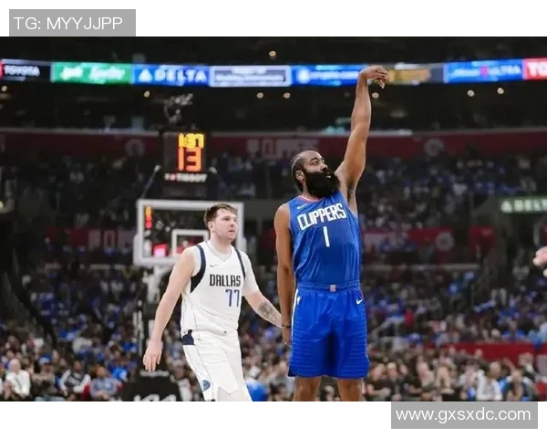 4月20日快船与勇士激战正酣谁能在季后赛中占据先机 4月20日快船与勇士激战正酣谁能在季后赛中占据先机