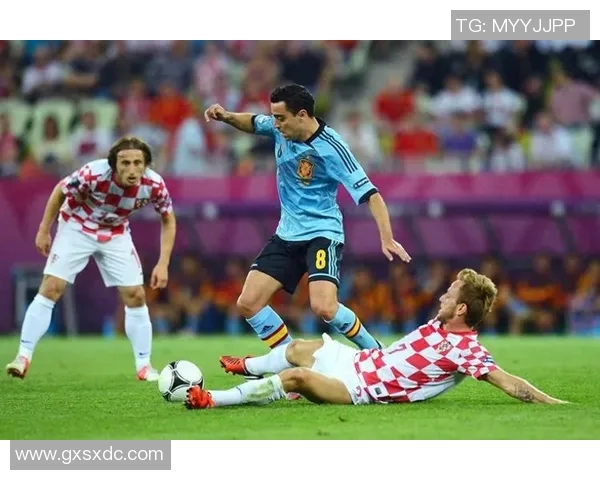 中场大师的艺术：如何在足球场上掌控节奏与比赛命运