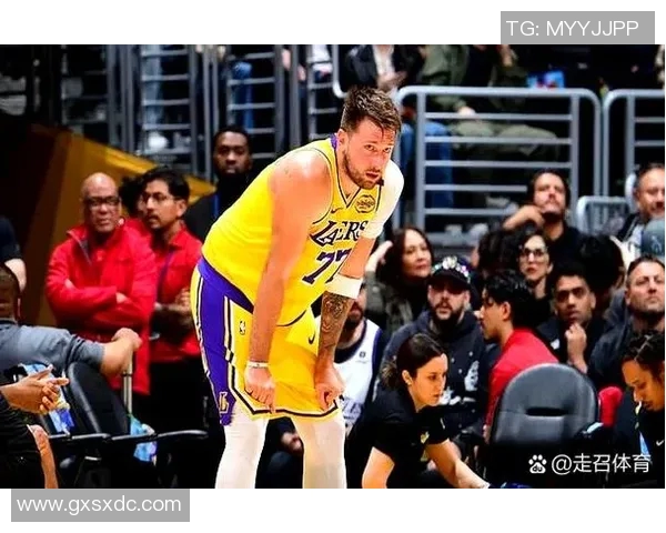 火箭与湖人激战全场高清回放尽享精彩瞬间与精彩数据分析