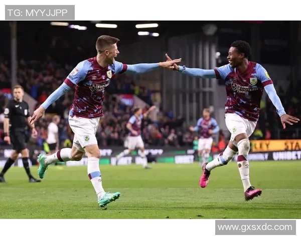 利物浦与巴萨实力对比分析揭示双方战术优势与球员状态 利物浦与巴萨实力对比分析揭示双方战术优势与球员状态