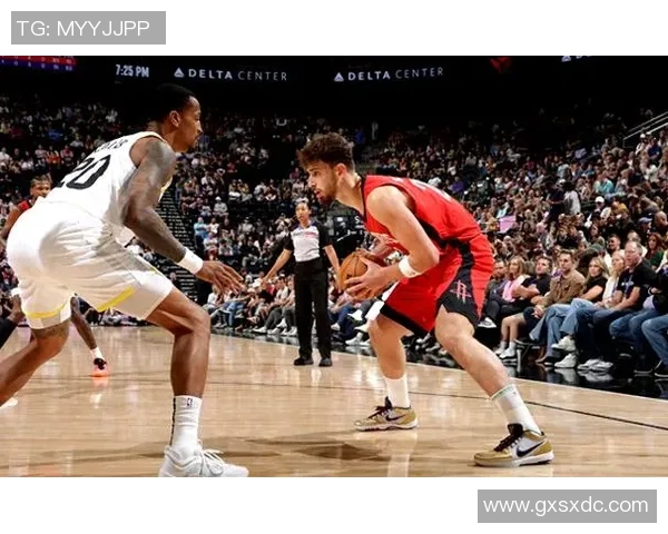 火箭队与黄蜂队激战正酣12月14日精彩对决不容错过 火箭队与黄蜂队激战正酣12月14日精彩对决不容错过